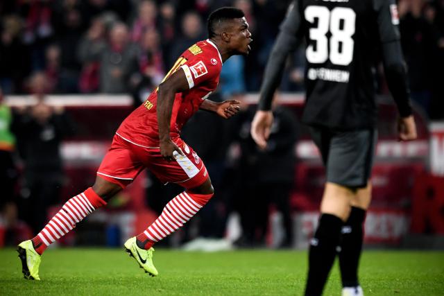 钟鼓和鸣逐绿茵 百面崇阳铜鼓奏响“楚超”咸宁主场